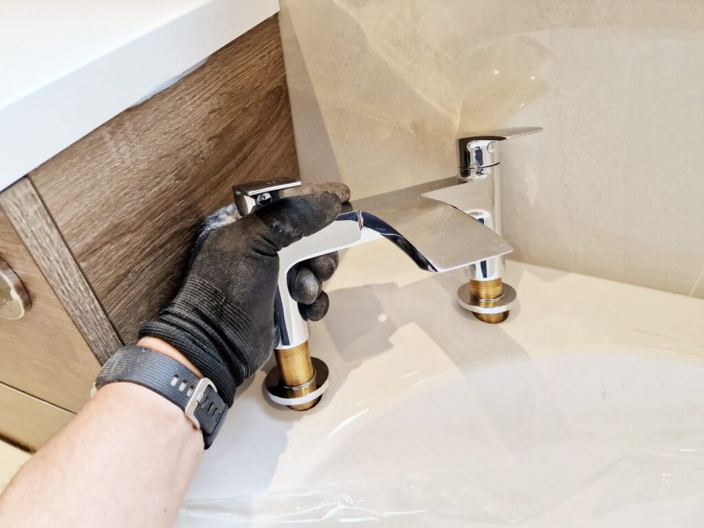 how to fit a bath tap