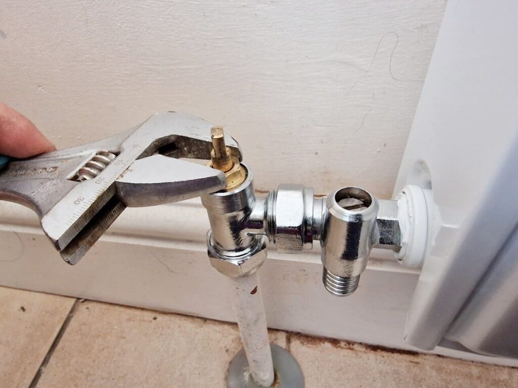 Leaking lockshield radiator valve gland