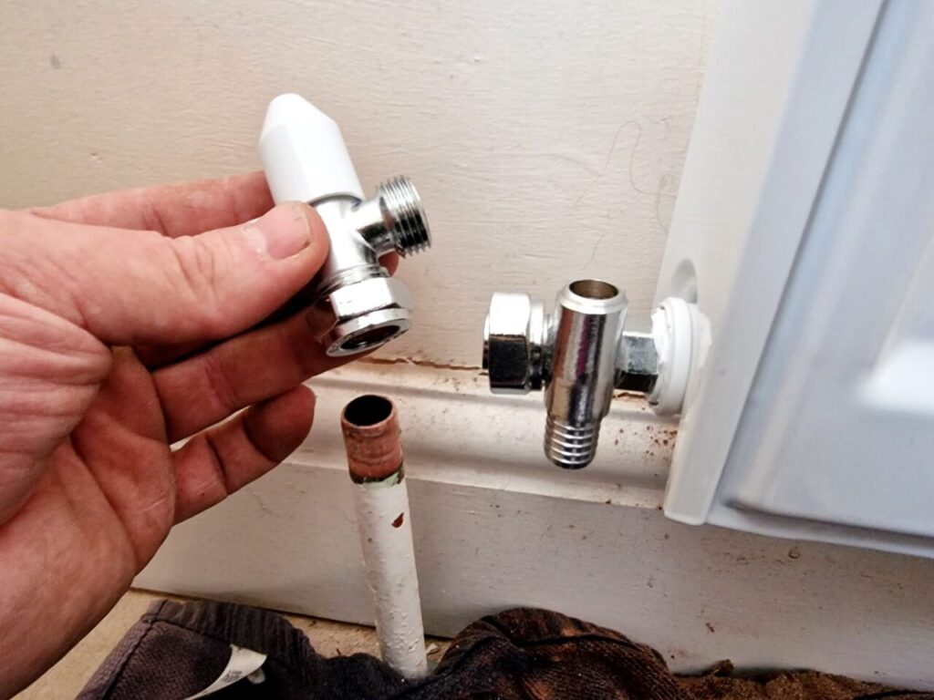 How to replace a radiator valve