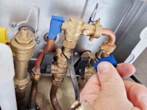 How to repressurise a Baxi boiler