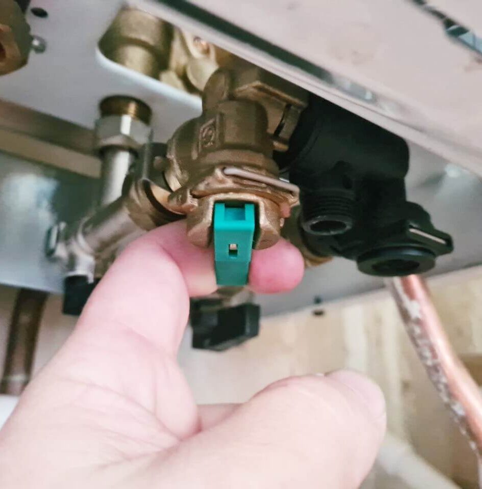 Repressurising a Baxi boiler with filling link