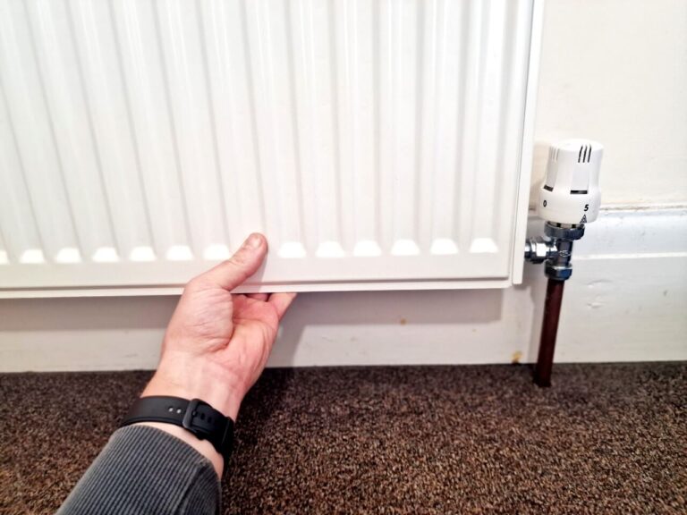 Radiator Not Heating Up Guide: 7 Top Causes and Fixes