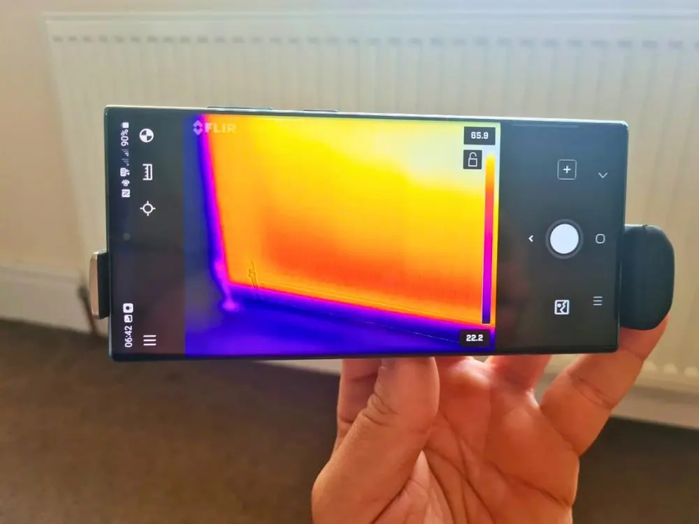 Flir Edge Pro Radiator Thermal Scan Flir Edge Pro showing a radiator thermal scan on a Samsung S22 Ultra