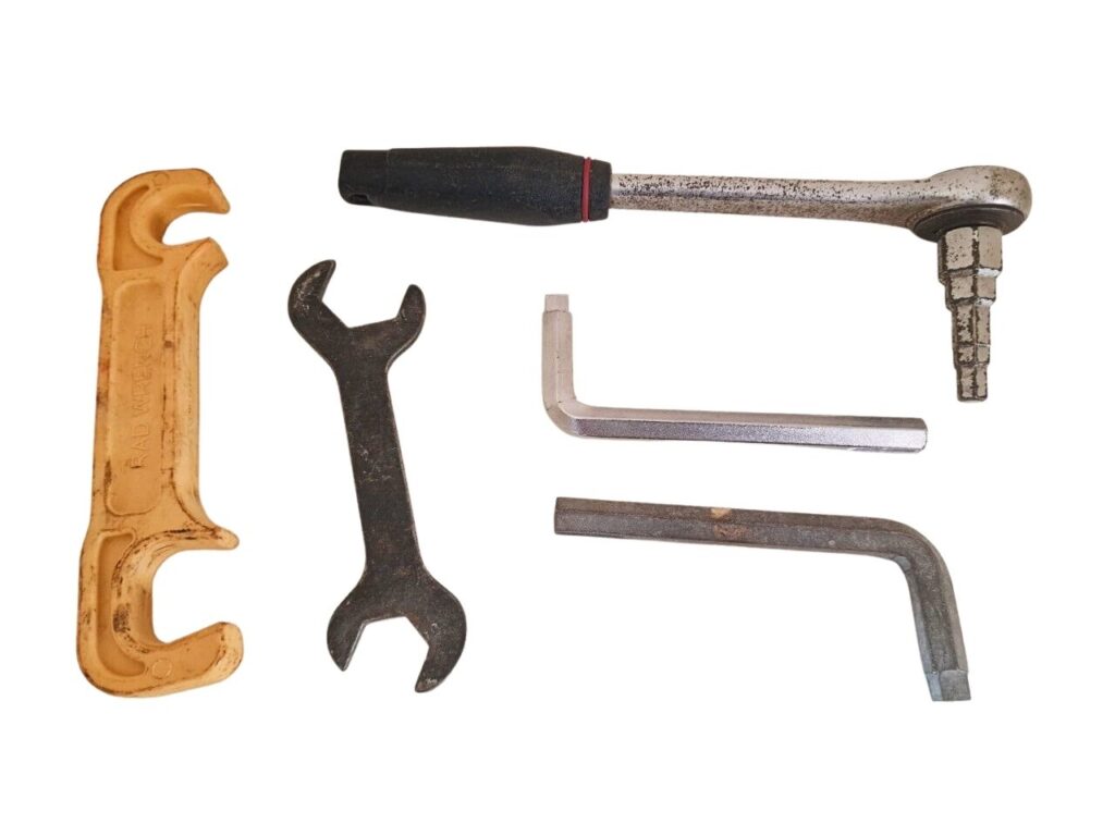 Radiator spanner keys