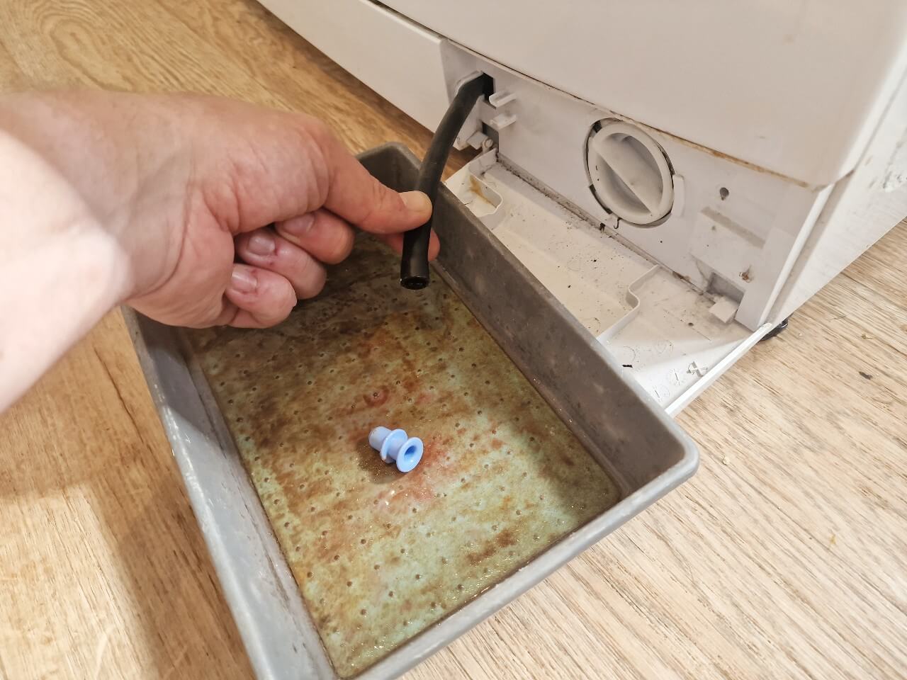 How to drain a washing machine